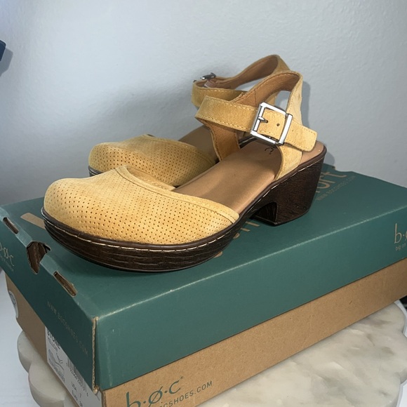 Women’s B.O.C Maryjane heels in stone yellow suede Sz. 7 M - Picture 4 of 10
